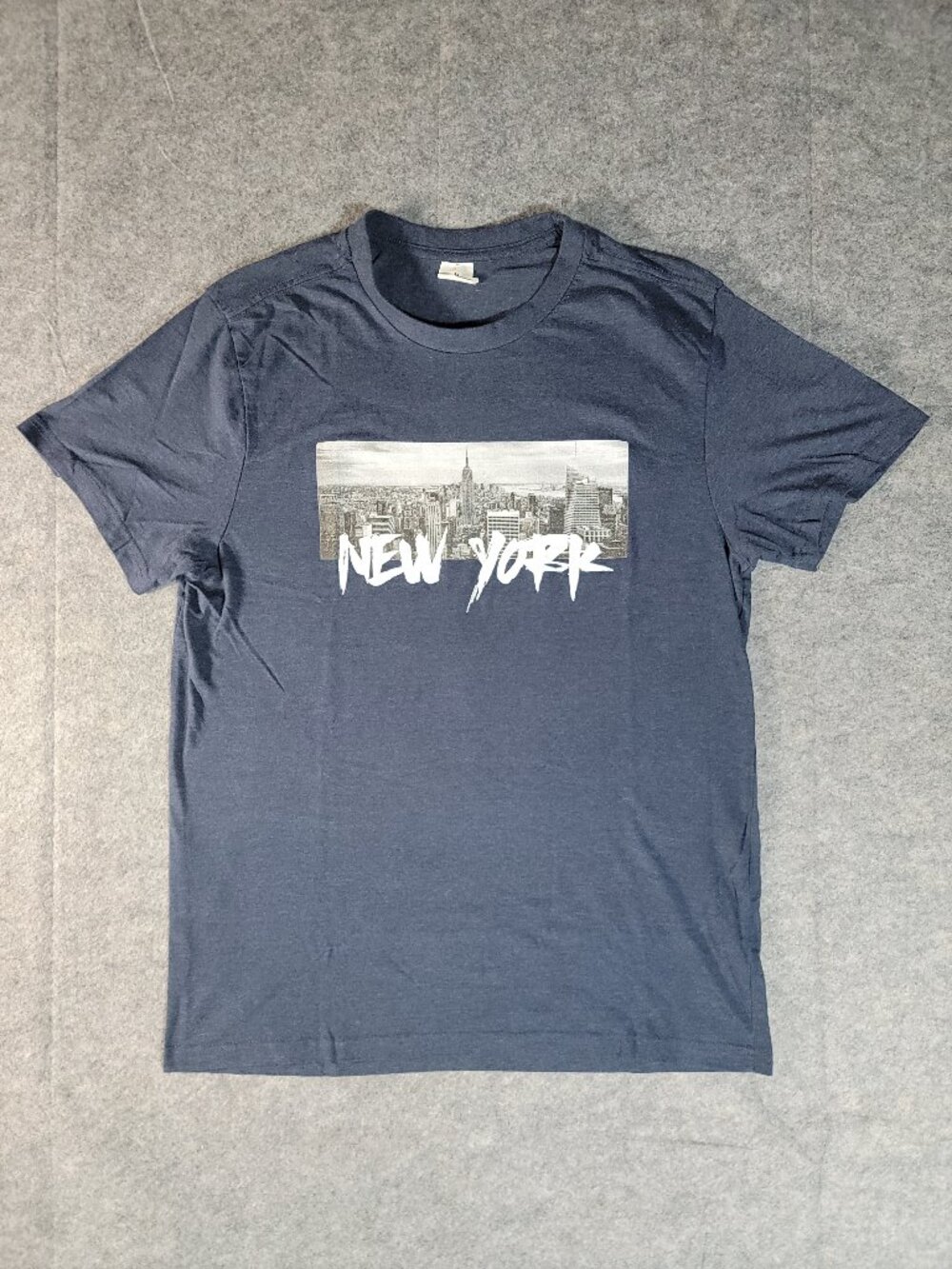 Navy Blue Urbanica New York City Skyline Graphic T-Shirt Men's Size Medium